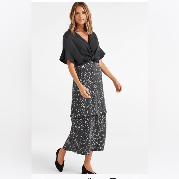 VETTA Romantic Capsule The Tiered Wrap Dress - Picture 3 of 8